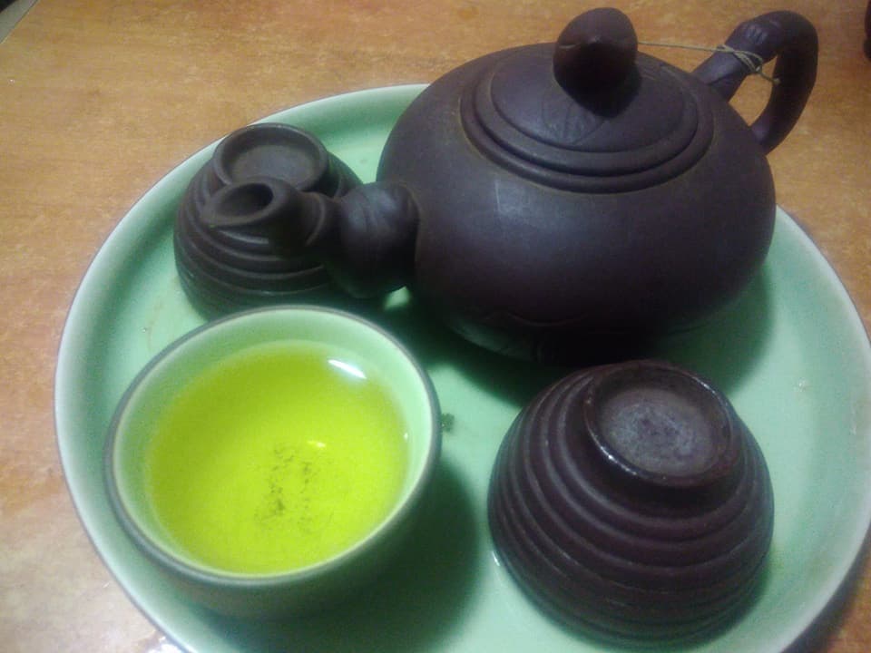 Thưởng thức trà sen